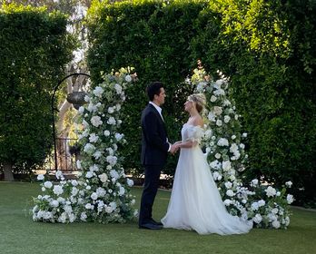 How much does a wedding flower arch cost in Arizona?